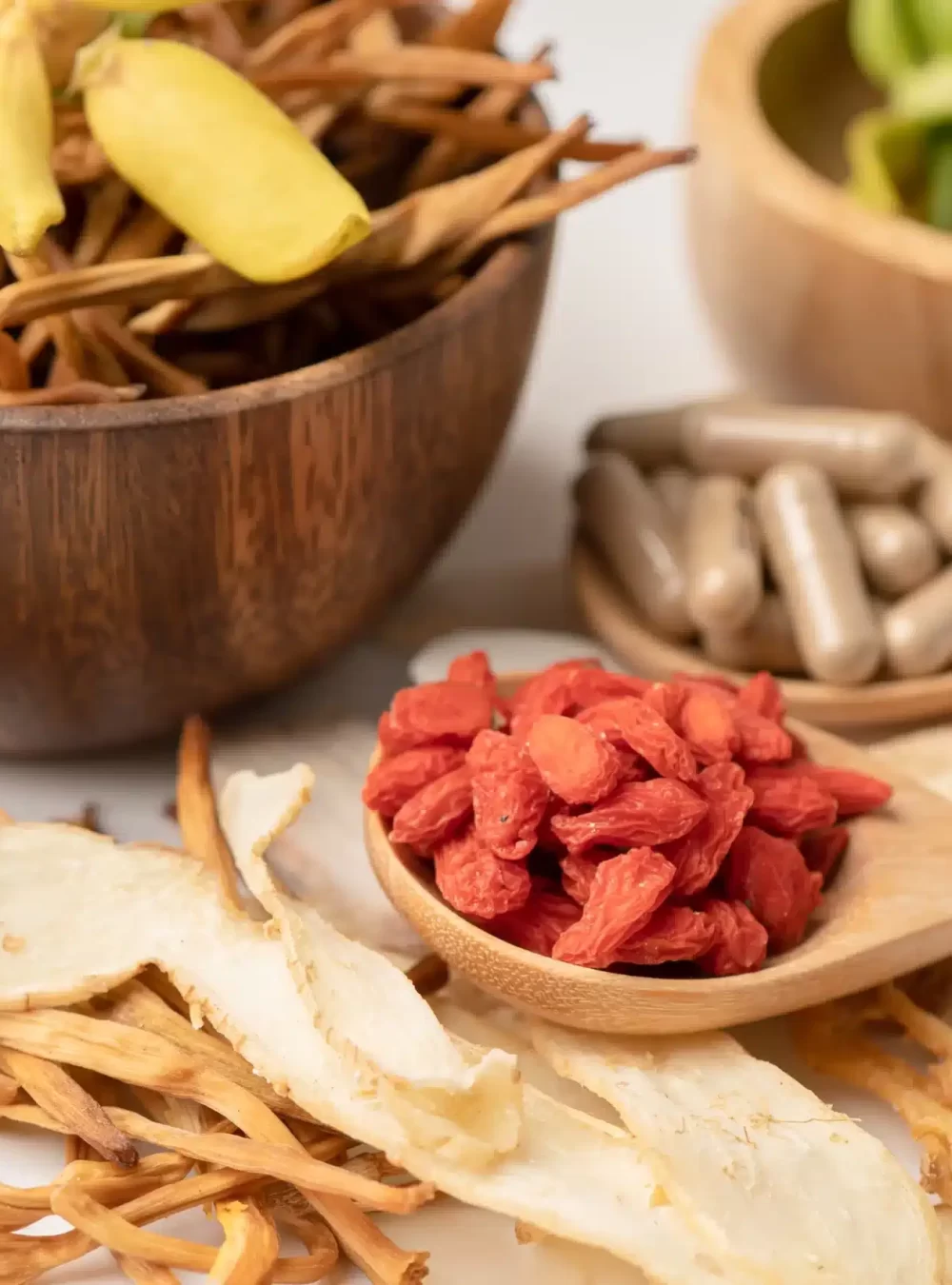 chinese-herb-medicine-with-goji-berries-for-good-h-2024-11-04-21-08-42-utc